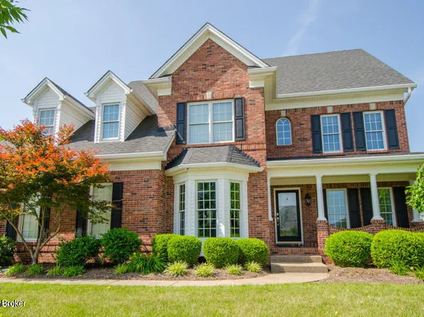 2211 Claymore Cir, Louisville, KY 40245