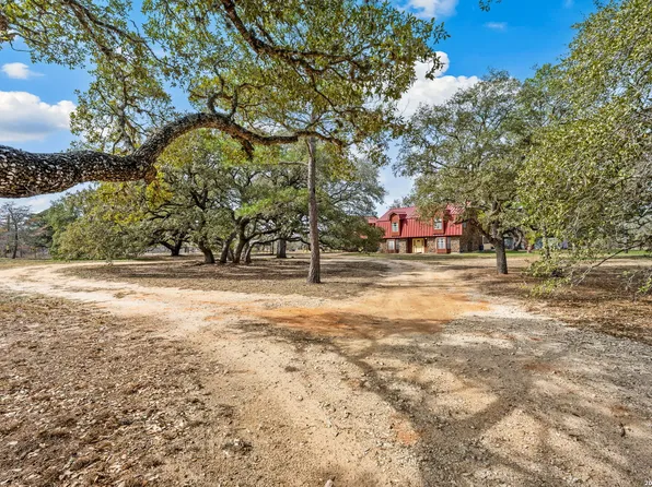 1240 County Road 324, Adkins, TX 78101