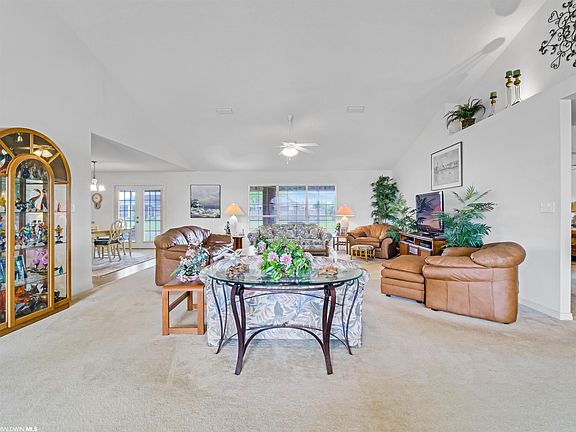 2nd image of 567 Park Ave