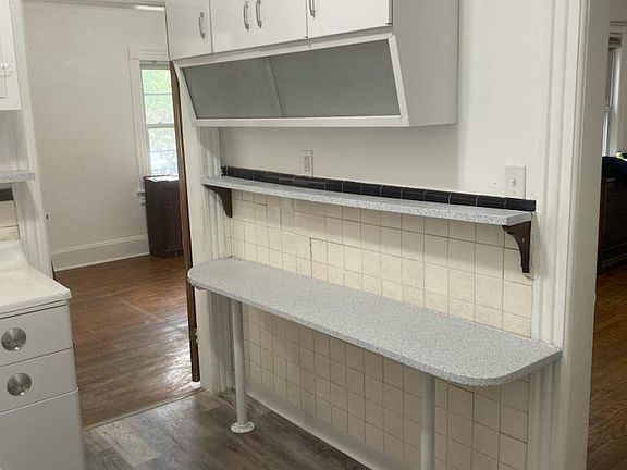 4th image of 35 Dixon St