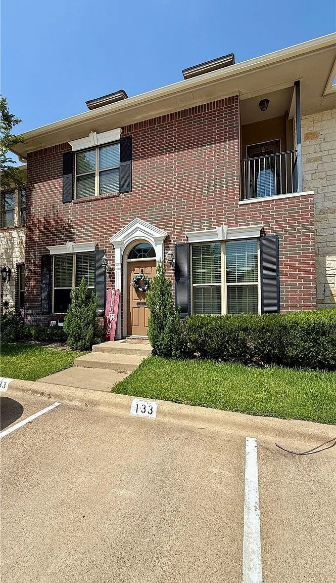 4 bed, 1496 sqft, $775 — Photo 1