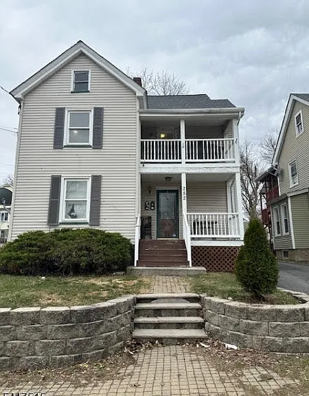 252 Spring St — Photo 1