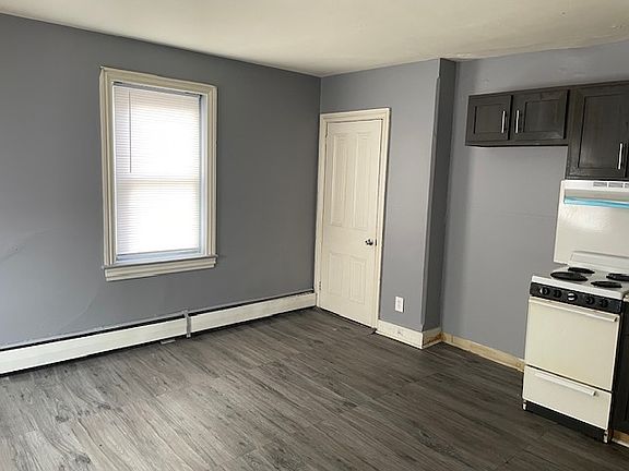 3rd image of 1214 E 2nd St