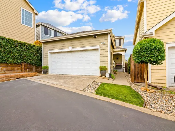 1069 Warren Dr, Petaluma, CA 94952