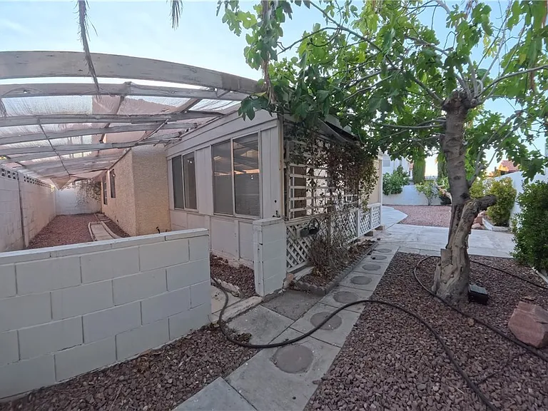 4844 Jadero Dr — Photo 32