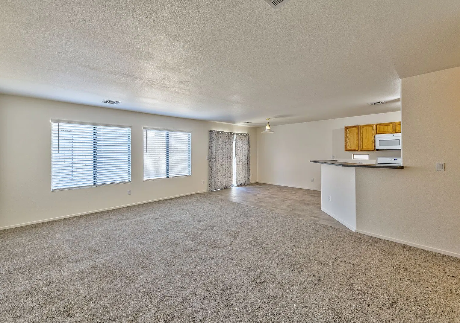 4816 Englewood Avenue, Las Vegas, Nevada 89139 — Photo 2