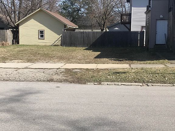 5th image of 701 Knapp St NE