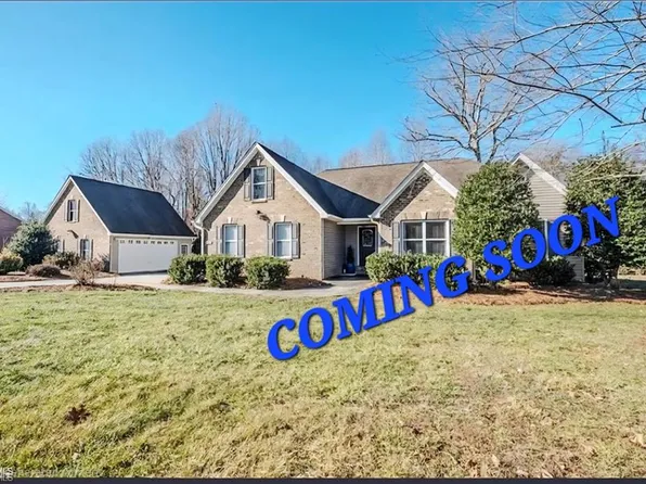 8475 Hunting Ct, Stokesdale, NC 27357