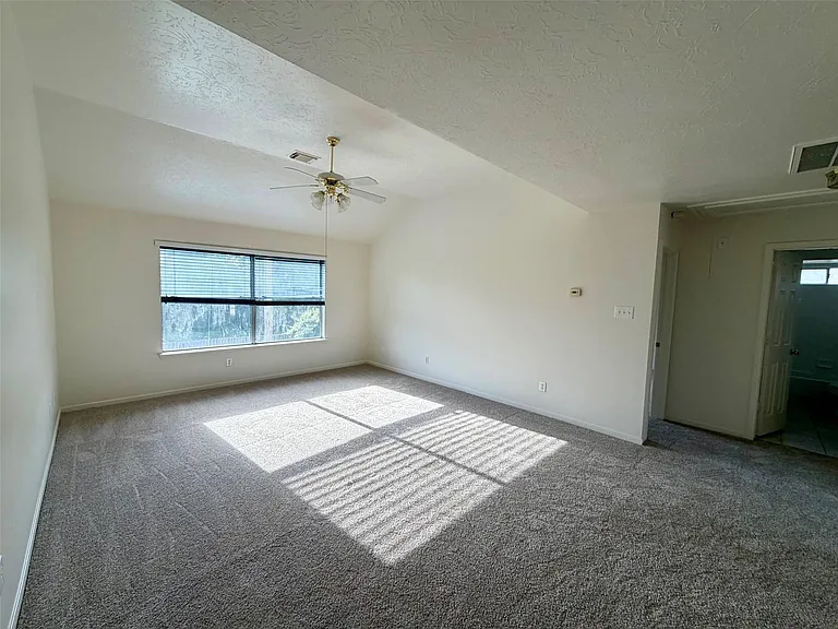 2317 Orleans Ln — Photo 23