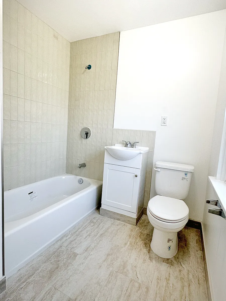 Building Photo - 322 W 79th St