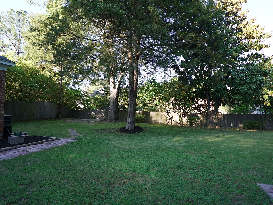 2nd image of 1860 Grenville Dr