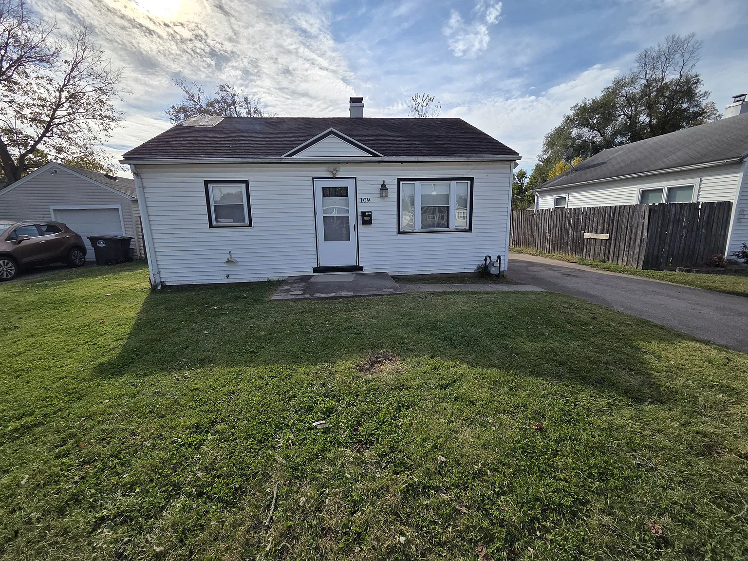 2 bed, 925 sqft, $1,200 — Photo 1