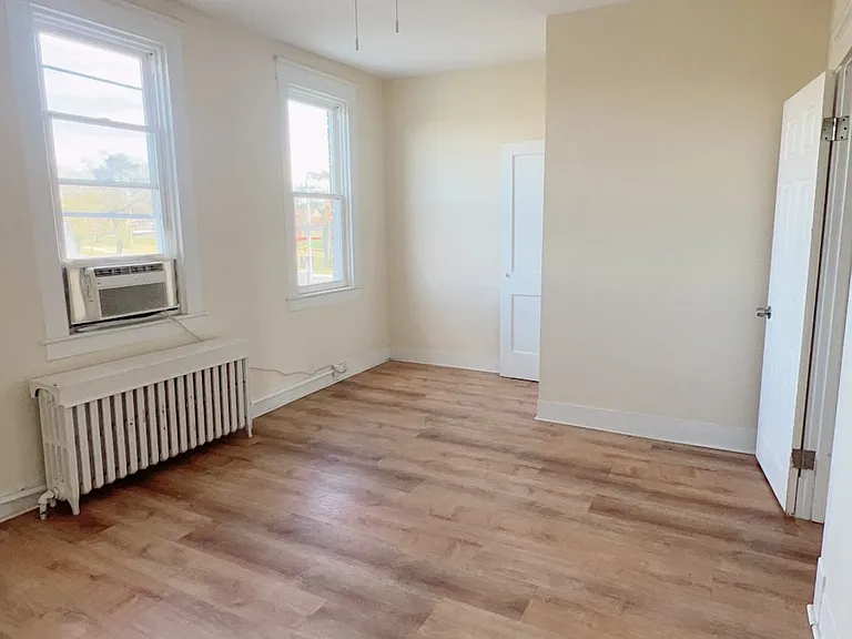 2307 Windsor Ave — Photo 13