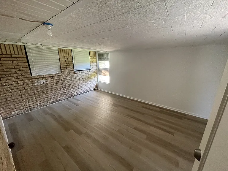 305 Midway Dr — Photo 18