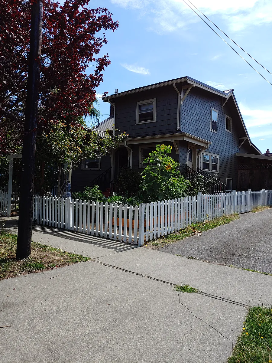 Building Photo - 2106 C St #C