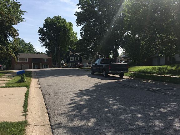 5th image of 711 NW Cambridge Ct