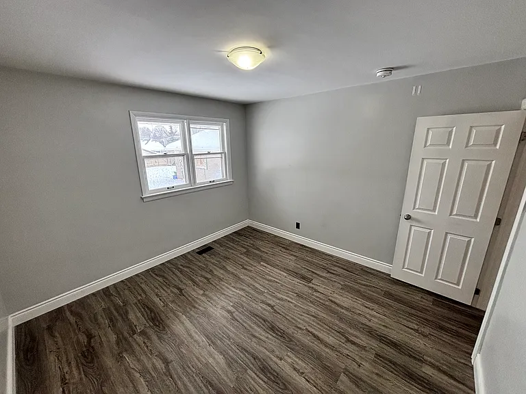 140 Byron Ave #1 — Photo 8