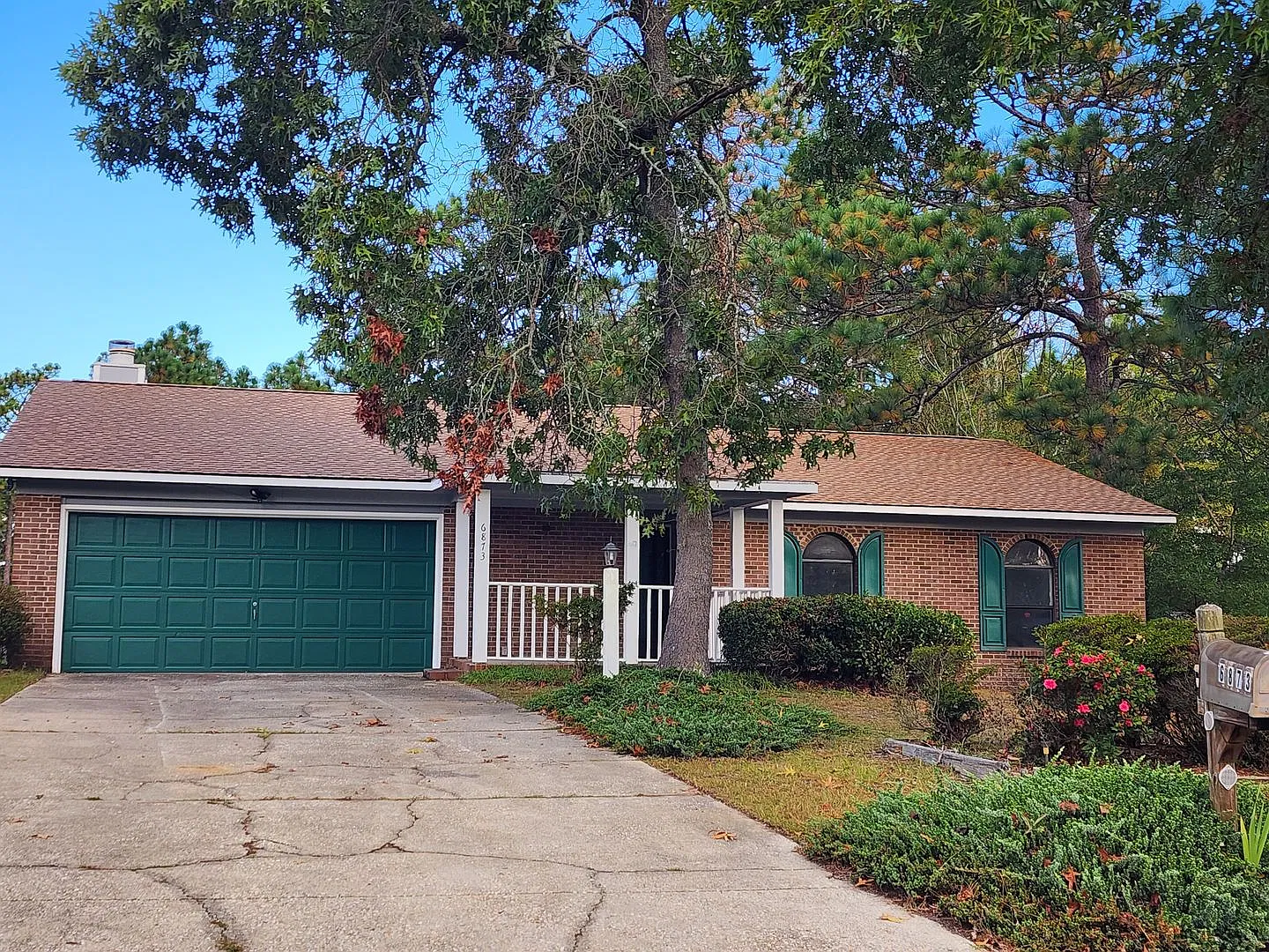 Cliffdale West — Photo 1