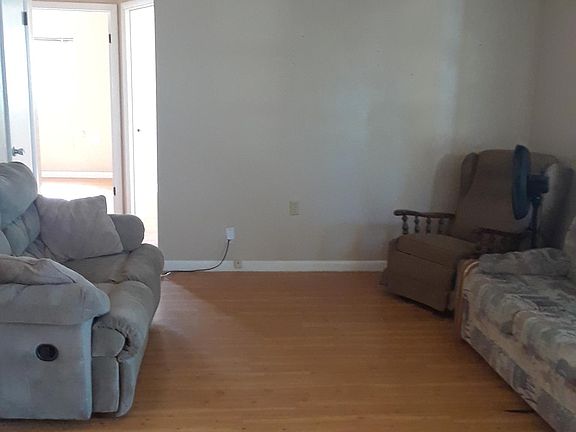 3rd image of 415 S Barbour St