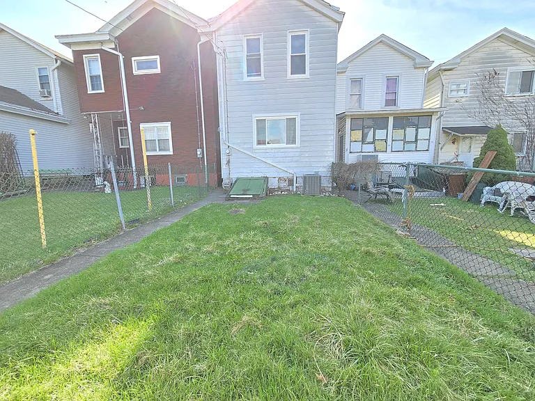 215 E 15th Ave — Photo 25