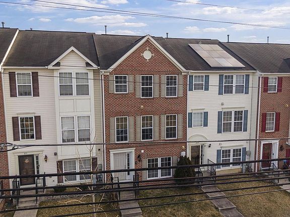 2nd image of 811 Middle River Rd