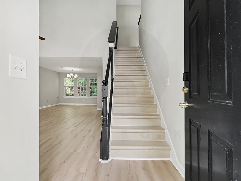 1090 Winter Park Ln — Photo 6