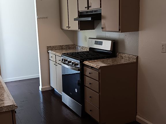 2nd image of 4936 Skyway Dr