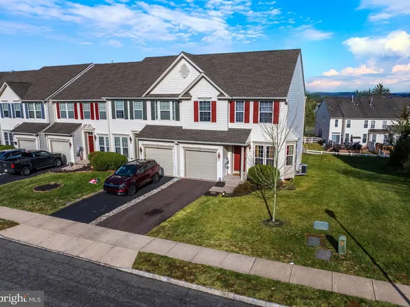 217 S Savanna Dr, Pottstown, PA 19465
