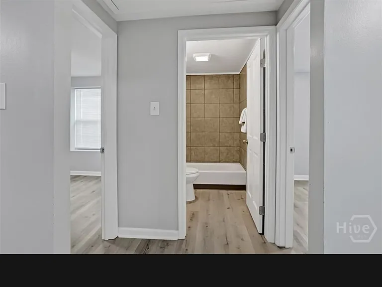 705 W 47th St — Photo 10
