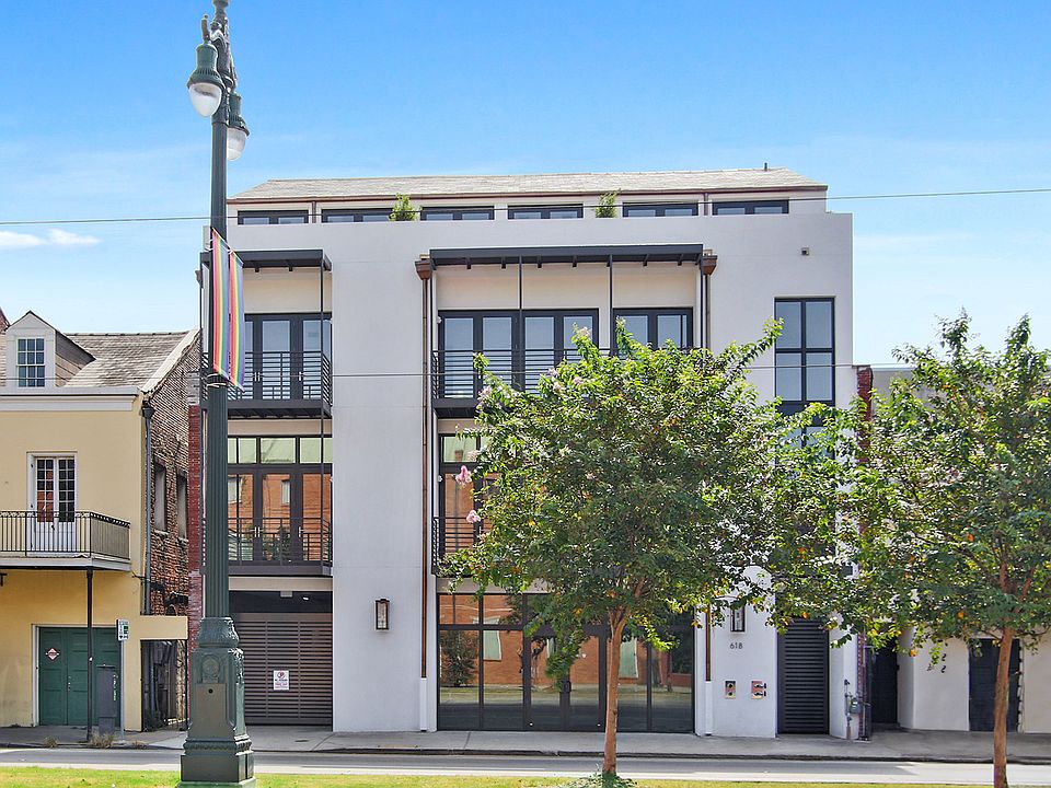 Six18 House is a newly constructed gated property with four, three-story luxury condos, terrace views from each floor and a private parking garage for guests. Each of the condos is 3BR/ 2.5BA.