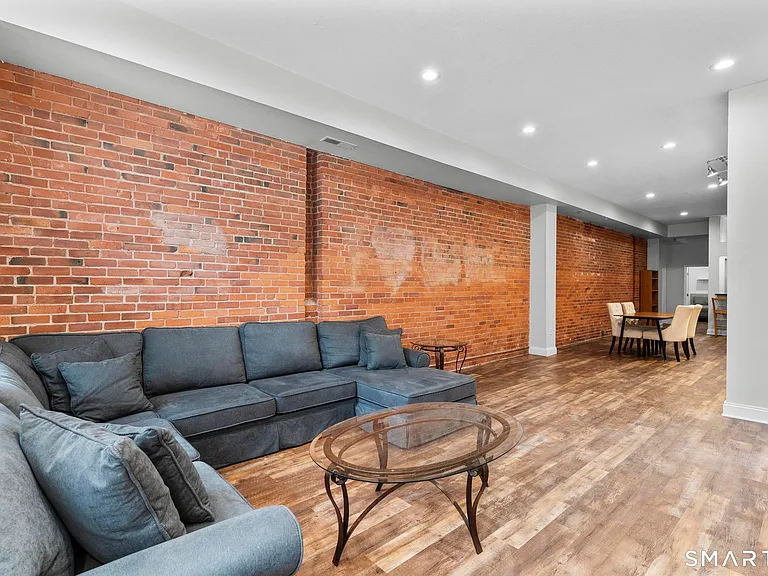 196 Crown St #209 — Photo 24