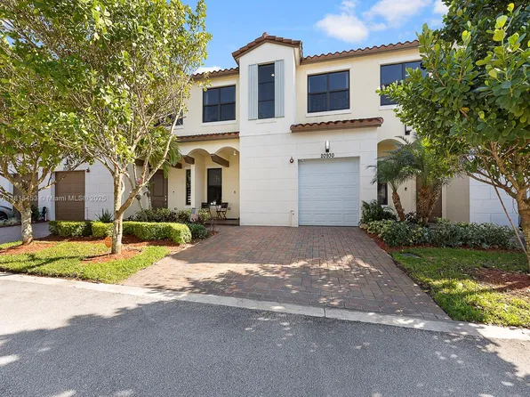 20930 NW 1st St, Pembroke Pines, FL 33029