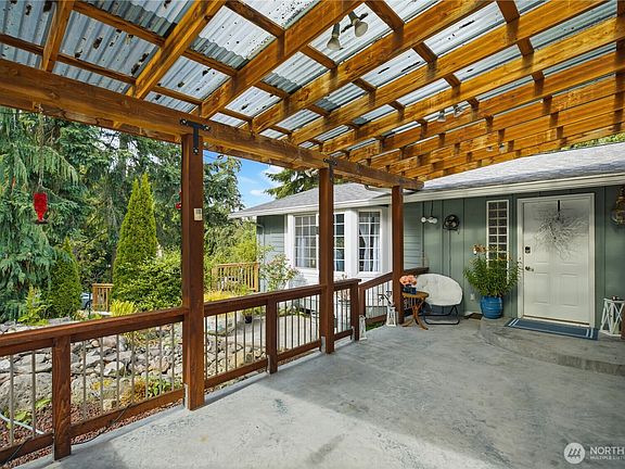5th image of 415 118th Avenue E