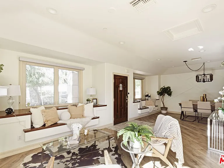 272 N Chester Ave #101 — Photo 6