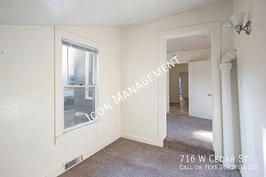 716 W Cedar St — Photo 3