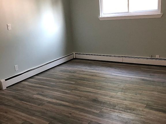 3rd image of 184 Quinlan Ave