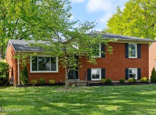 6840 Green Meadow Cir, Woodlawn Park, KY 40207