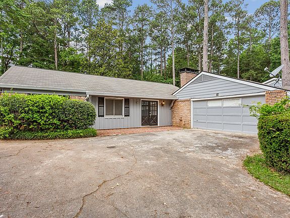 3rd image of 2594 Leafmore Dr SE