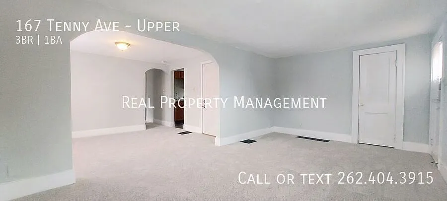 Spacious 3-Bedroom Upper Unit with Large Balcony & Garage Parking Waukesha! Near Carroll College — Photo 2