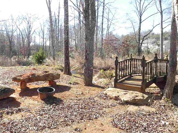 5th image of 1121 Foster Rd