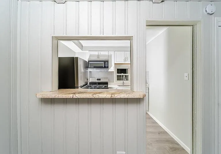 139 N Pine Ave — Photo 4