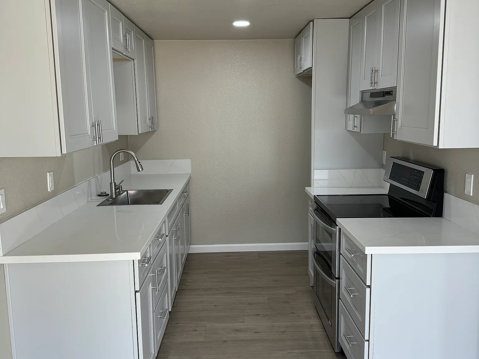 2 bed, 900 sqft, $2,045 — Photo 2