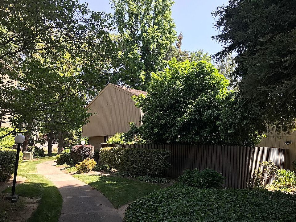 1st image of 605 Elmhurst Cir