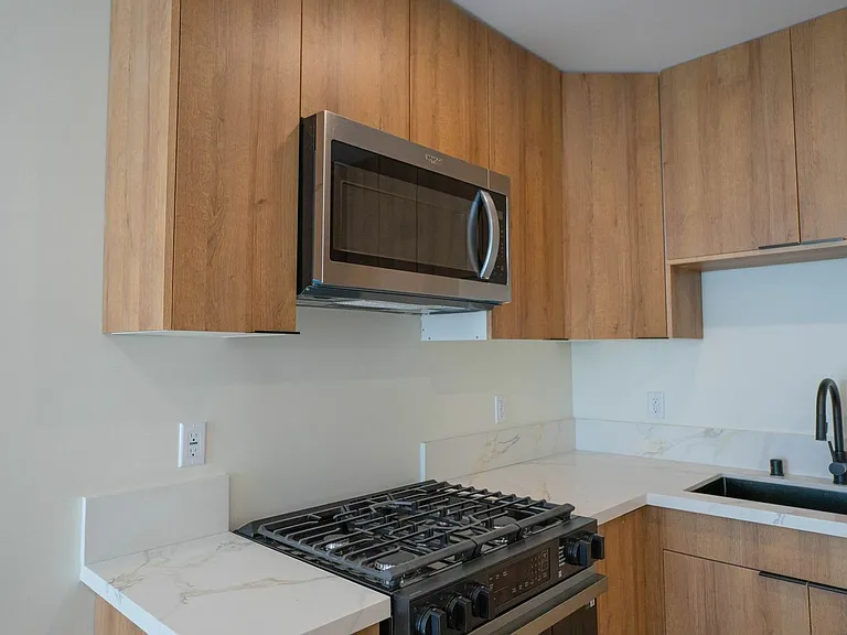 1038 S Westmoreland Ave #1 — Photo 4