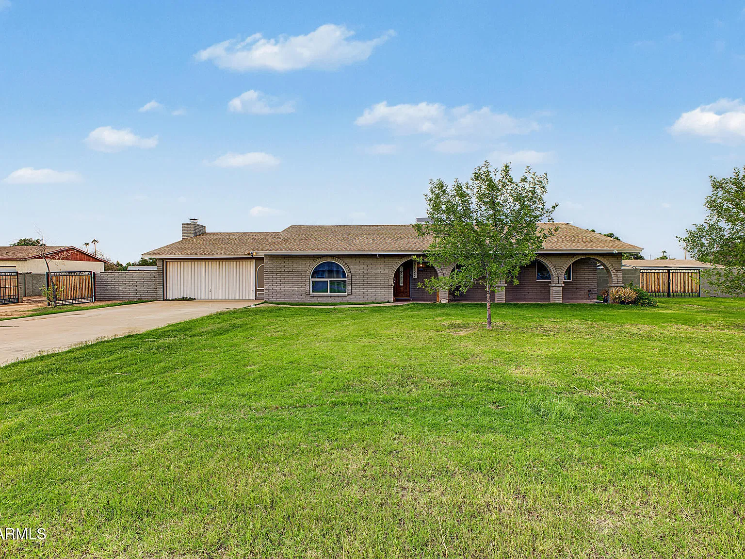 4 bed, 3.0 bath, 1825 sqft, $5,400 — Photo 1