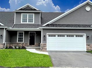 18 Essex Woods Ln UNIT B, Buffalo, NY 14228