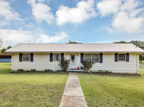 427 Oakwood Ter, Chickamauga, GA 30707