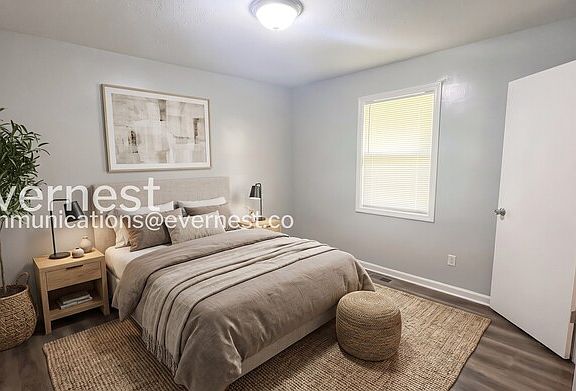 3rd image of 715 W Creek Cir