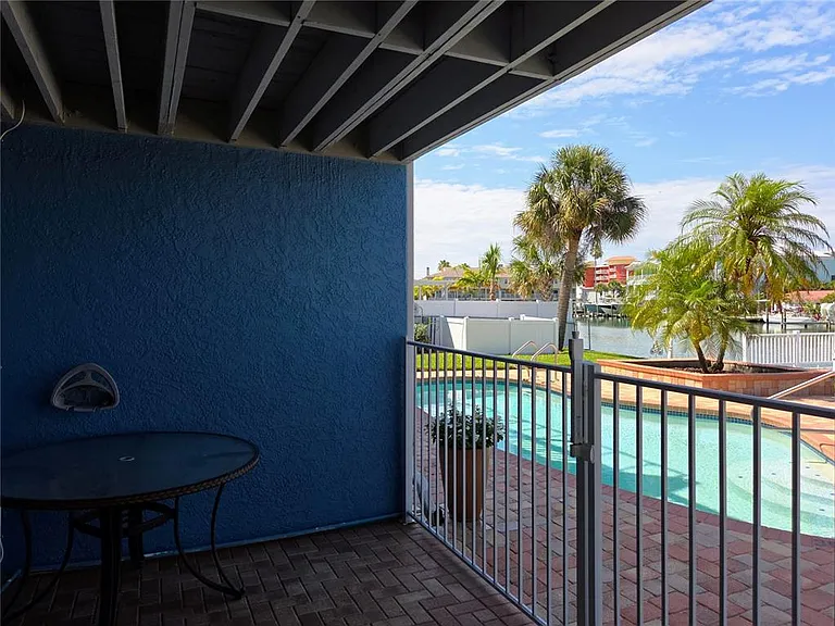 11820 Capri Cir S — Photo 45