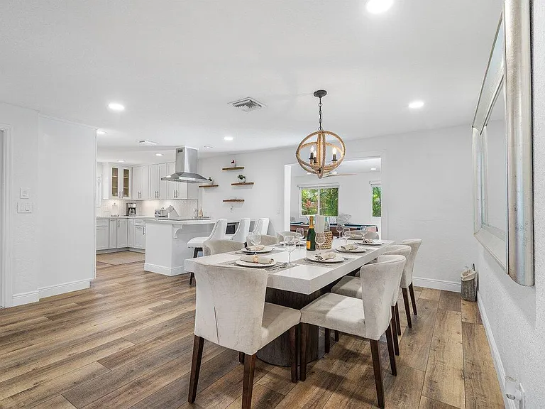 671 Lindell Blvd — Photo 9